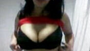 کے ساتھ فلمایا سینگ سیڈی بلیک دھماکے سے بس