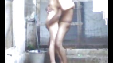 ٹانگوں پر کندھوں کے ساتھ کشش علینہ لوپیز کی Blacked.Com