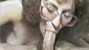 Brunette کے ساتھ جنسی تعلقات کے پرجوش Ginebra Bellucci سے دھماکے کی آواز Bros کی