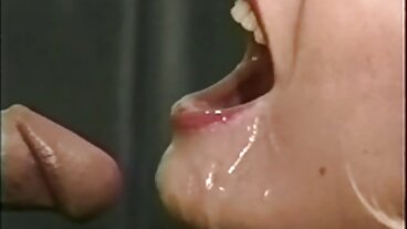 منہ میں دھماکے کی آواز کے ساتھ جذباتی شوقین چیک سے AV