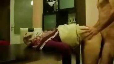 لانگ پیروں کاجل کے ساتھ ماسٹر ہیزل وس