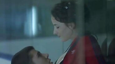 فلم قدرتی چھاتی کے ساتھ پرجوش لی چاندی